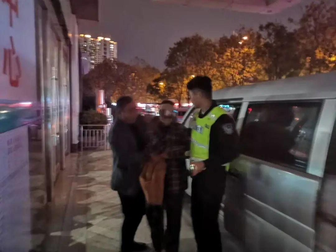 警灯动态闪烁技巧详解